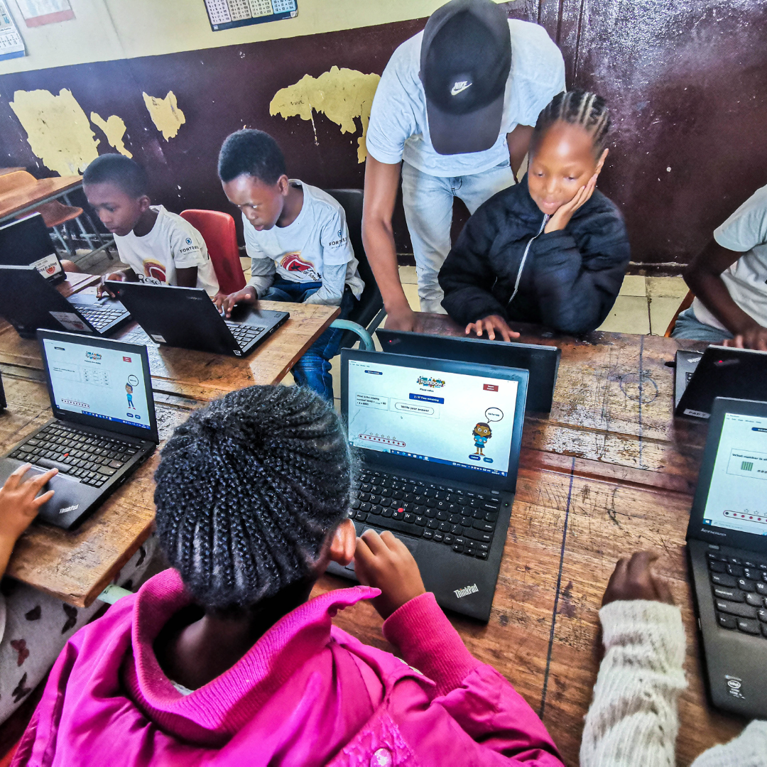 Students learning grade four maths online using iRainbow.
