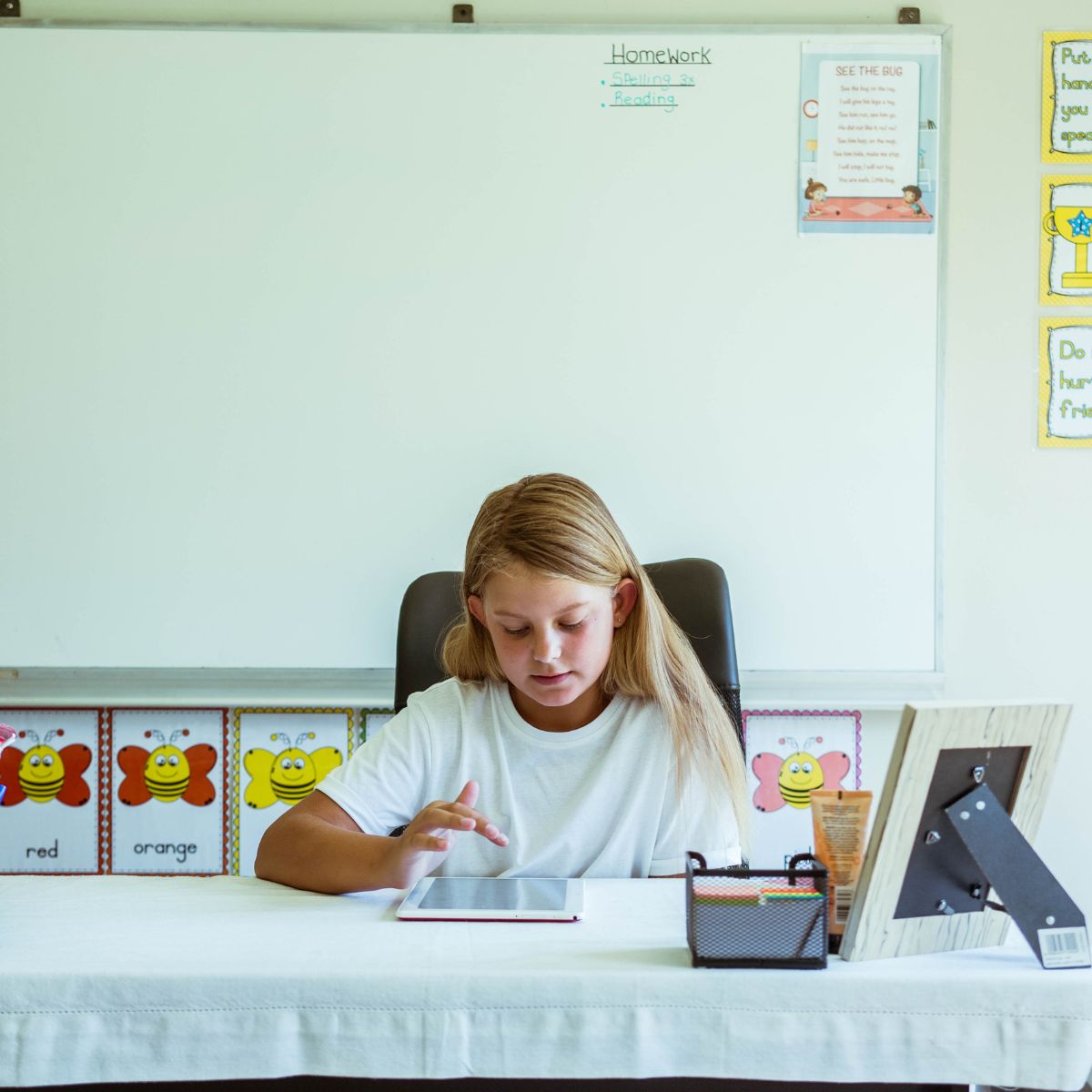 A child improving their grade 7 English with iRainbow’s English educational software.